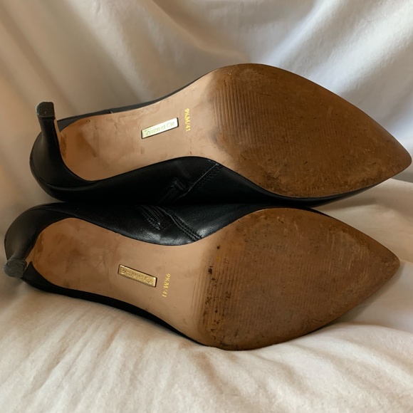 Louise et Cie black leather 'Low Sid Pointed Toe Booties' - Picture 5 of 10